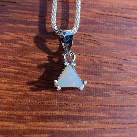 Beautiful Diagonal Patterned Triangular Cut Opal 18” 1mm Popcorn Necklace - Picture 3 of 8